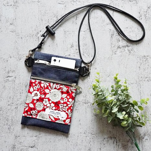 ボタニカルフラワー 縦型スマホポシェット サコッシュバッグ（赤）花柄 