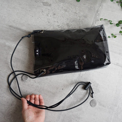 雨の日のお出かけが楽しくなる PVCクリアバッグ（異素材MIX）ブラック 6枚目の画像