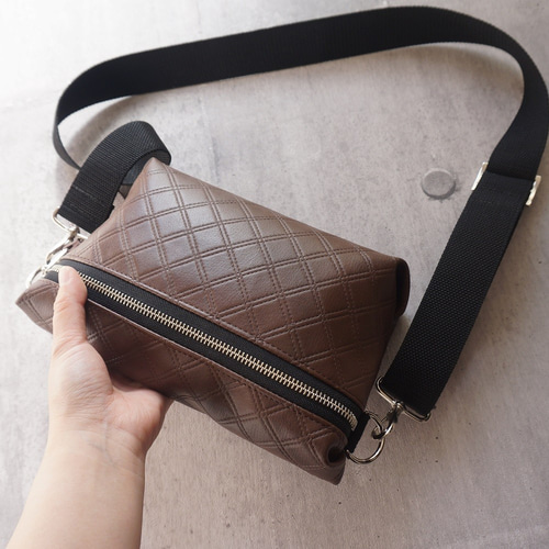 キルティング ミニショルダーバッグ【撥水エコレザー クロスボディ