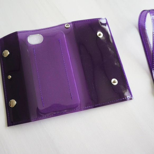 『スケルトン』ブドウ色　クリアiPhoneケース　PVC透明手帳型スマートフォンケース 4枚目の画像