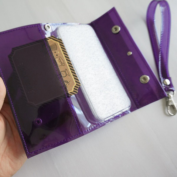 『スケルトン』ブドウ色　クリアiPhoneケース　PVC透明手帳型スマートフォンケース 5枚目の画像