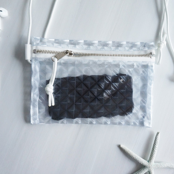 透明智慧型手機肩背包 PVC 行李袋（3D 格紋） 第4張的照片
