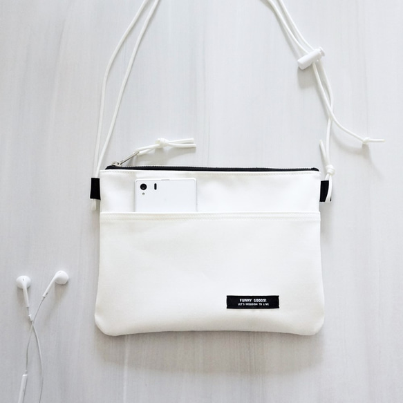 WHITE×WHITE　サコッシュバッグ　ミニショルダーバッグ 1枚目の画像