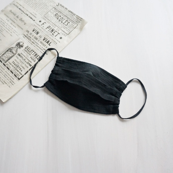 《夏季舒適》男士黑色薄紗布百褶面膜（常規尺寸） 第1張的照片