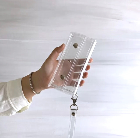 『スケルトン』クリアiPhoneケース　PVC透明手帳型スマートフォンケース 1枚目の画像