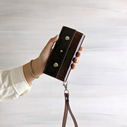 『スケルトン』ブラウン　クリアiPhoneケース　PVC透明手帳型スマートフォンケース 1枚目の画像