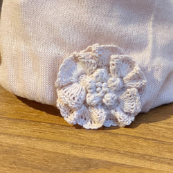 【受注生産】ベビーニット帽 オーガニックコットン100%  手編み(かぎ針) お花モチーフ付き 3枚目の画像