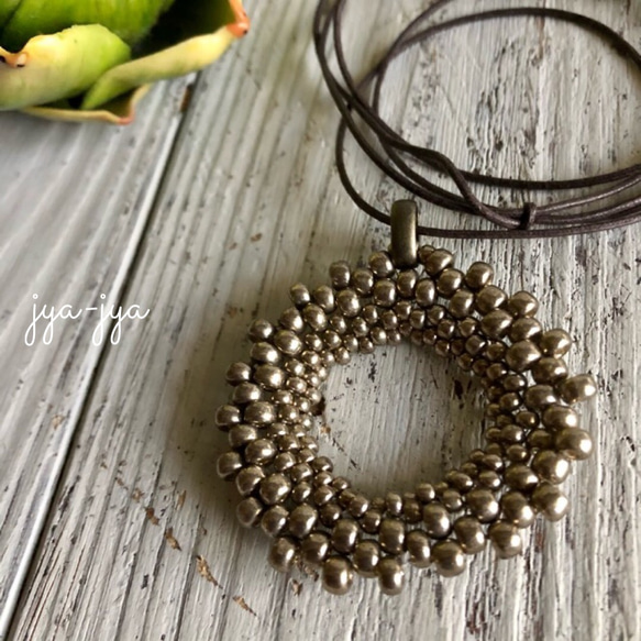 【新色】circle beads necklace - 燻しシルバー　Φ4.8cm 2枚目の画像