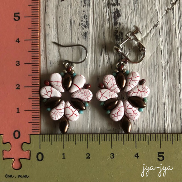 beads earrings - ペイズリーホワイト 4枚目の画像