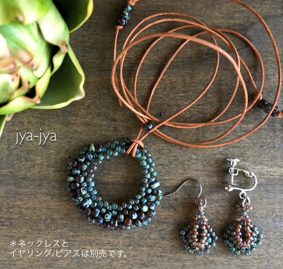 beads necklace - blue shell 1枚目の画像