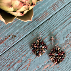 twin beads earrings - mulch colour 1枚目の画像
