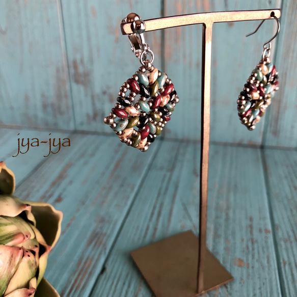 twin beads earrings - mulch colour 3枚目の画像
