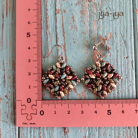 twin beads earrings - mulch colour 4枚目の画像