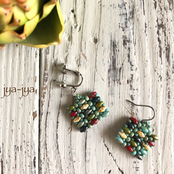 twin beads square earrings 1枚目の画像