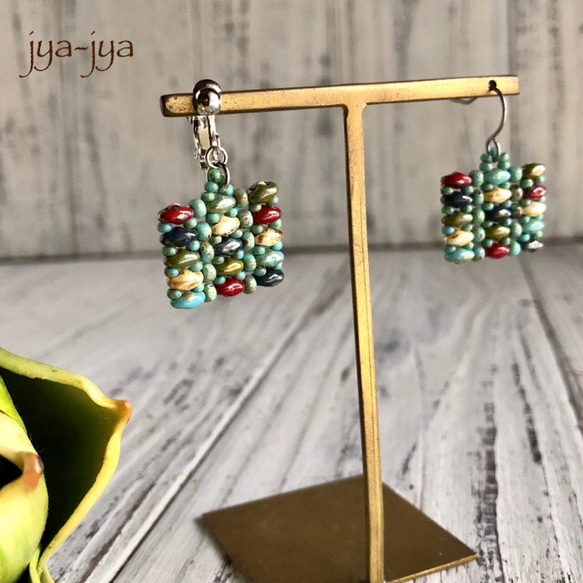 twin beads square earrings 2枚目の画像