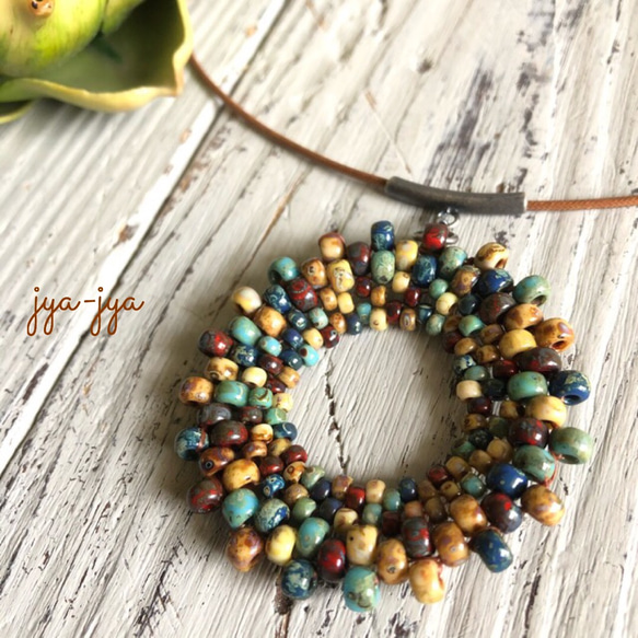 circle beads necklace - シードピカソ　Φ4.8cm 2枚目の画像