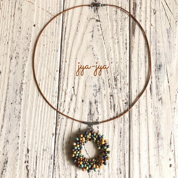 circle beads necklace - シードピカソ　Φ4.8cm 3枚目の画像