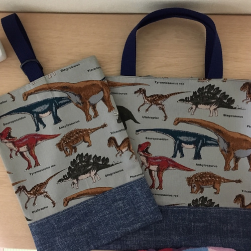 恐竜 レッスンバッグ 上履き入れ 2点セット - 家具