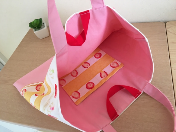 送料無料　いちごショートケーキ　３点セット（受注製作）レッスンバッグ & 上履き入れ&給食袋　女の子　絵本バッグ 3枚目の画像