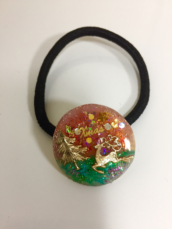 No 880 ⌘ クリスマスレジンヘアゴム ⌘ ♪(๑ᴖ◡ᴖ๑)♪ No 880 ⌘ クリスマスレジンヘアゴム ⌘ ♪(๑ᴖ◡ᴖ๑)♪ 雪降る