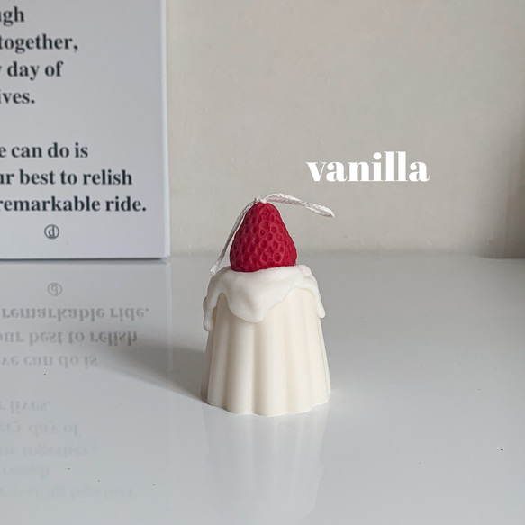 strawberry cannelé candle⌇ストロベリーカヌレキャンドル 3枚目の画像