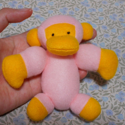 フリース生地のピンクサルのぬいぐるみ ぬいぐるみ kabebe 通販