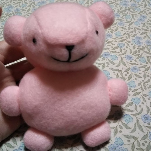 手のひらサイズのピンクくまのぬいぐるみ ぬいぐるみ kabebe