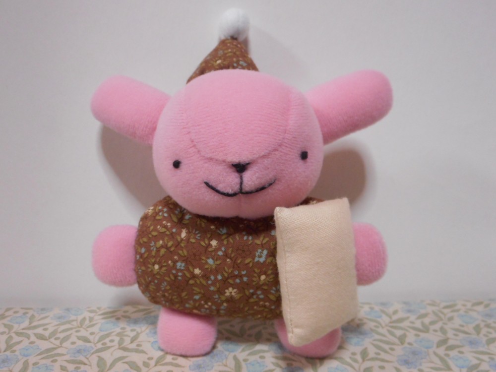 国内作家様ハンドメイド　ピンクの可愛いウサギさん