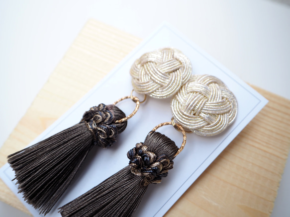 水引アクセサリーアンティーク加工 花タッセルピアス／イヤリング おお