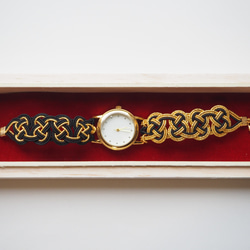 金糸と水引　水引のアクセサリー ［金糸✖️黒］ 腕時計 ブレスレットタイプ 2枚目の画像