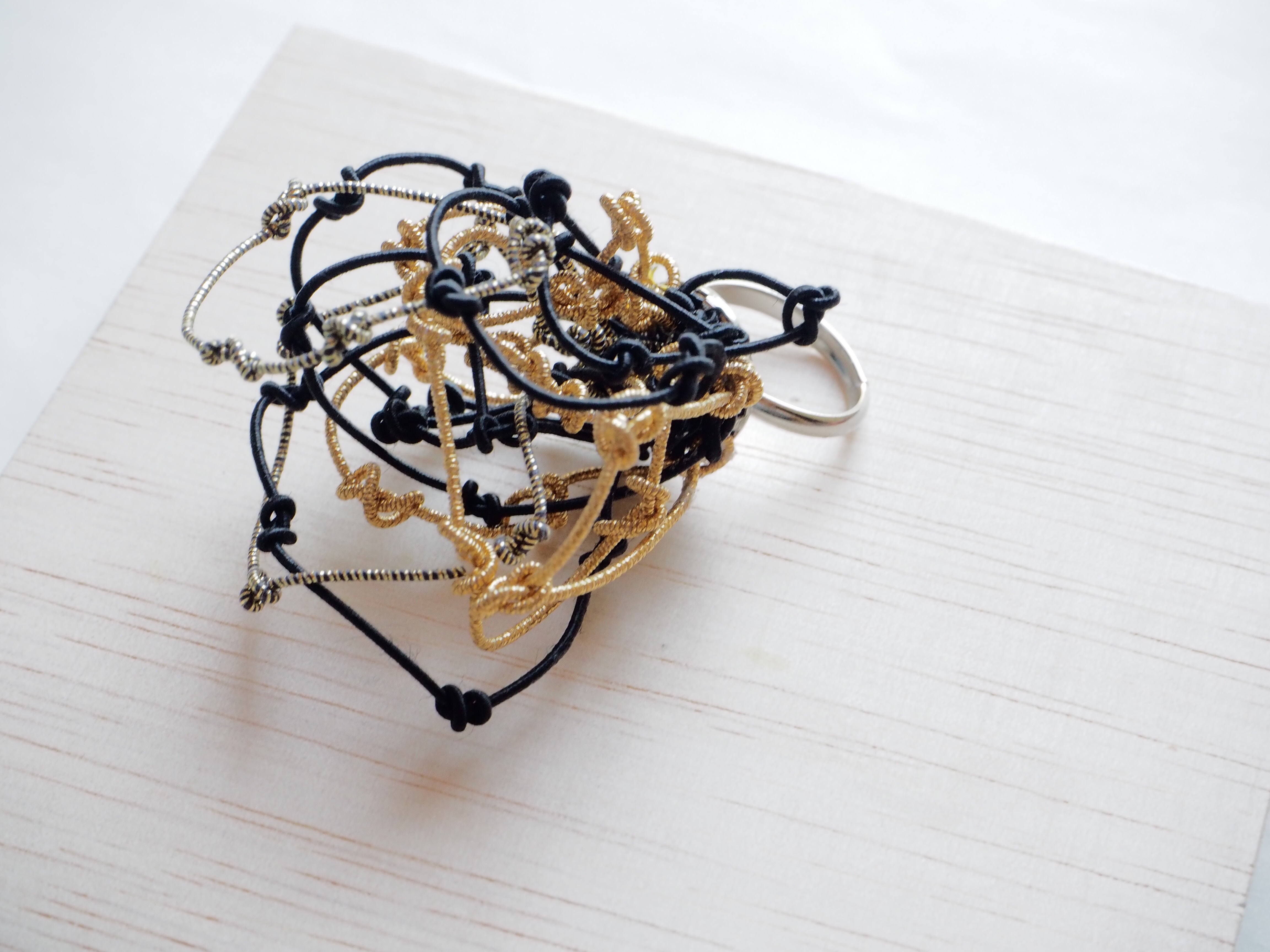 金糸と水引 水引アクセサリー ライトモチーフbig(金糸✖️黒✖️ゴールド)リング