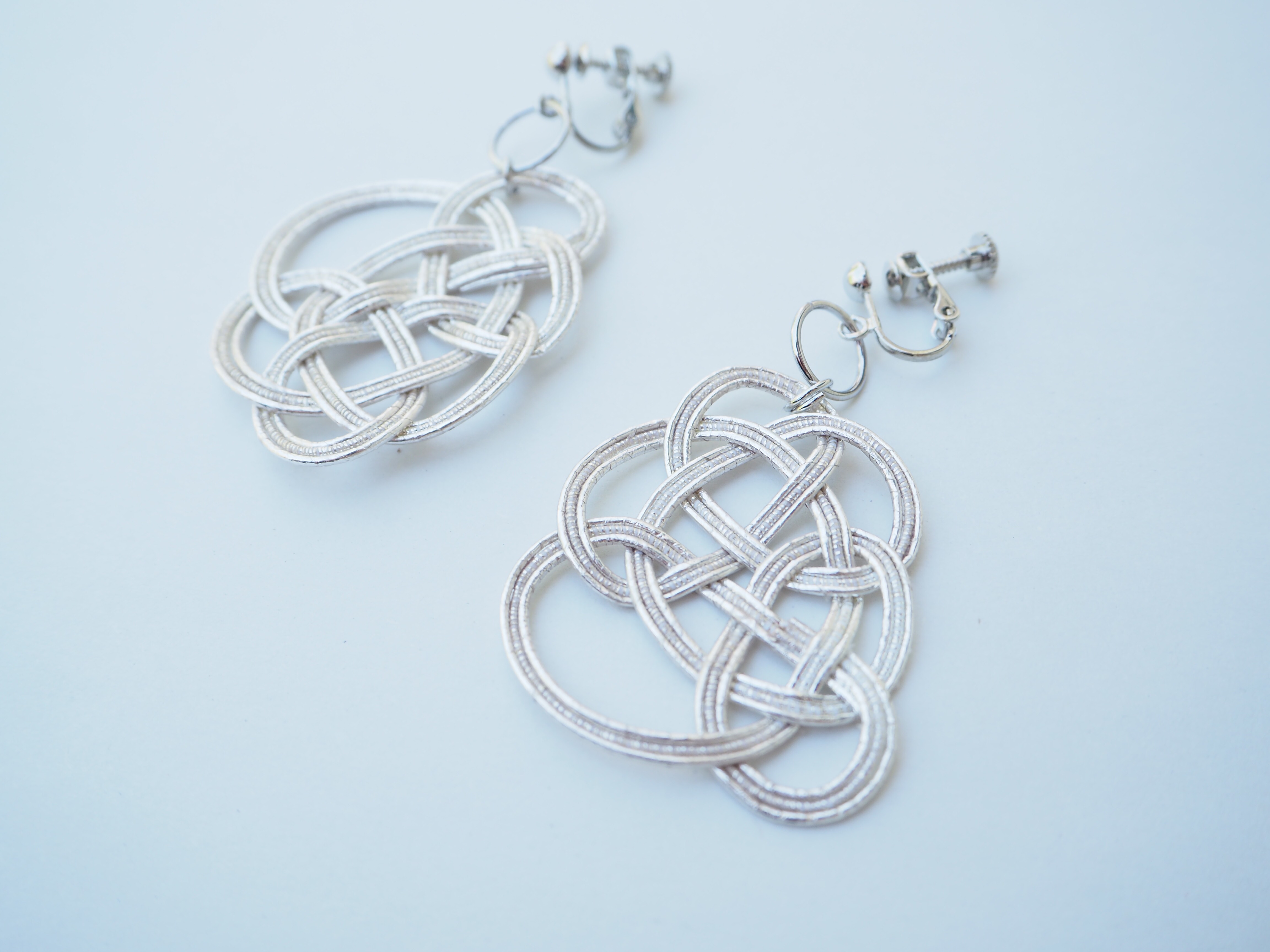 アンティーク加工 水引アクセサリー en（縁）ピアス／イヤリング  大〔シルバーゴールド〕