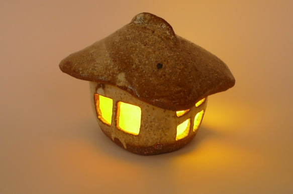 陶器製和風小屋型LED灯り／充電式 3枚目の画像