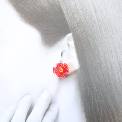 押し花マニキュアフラワーの赤椿イヤリング/ピアス 4枚目の画像
