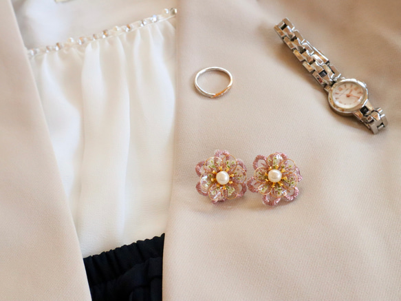 刺繍フラワーと押し花ディップフラワーのイヤリング/ピアス