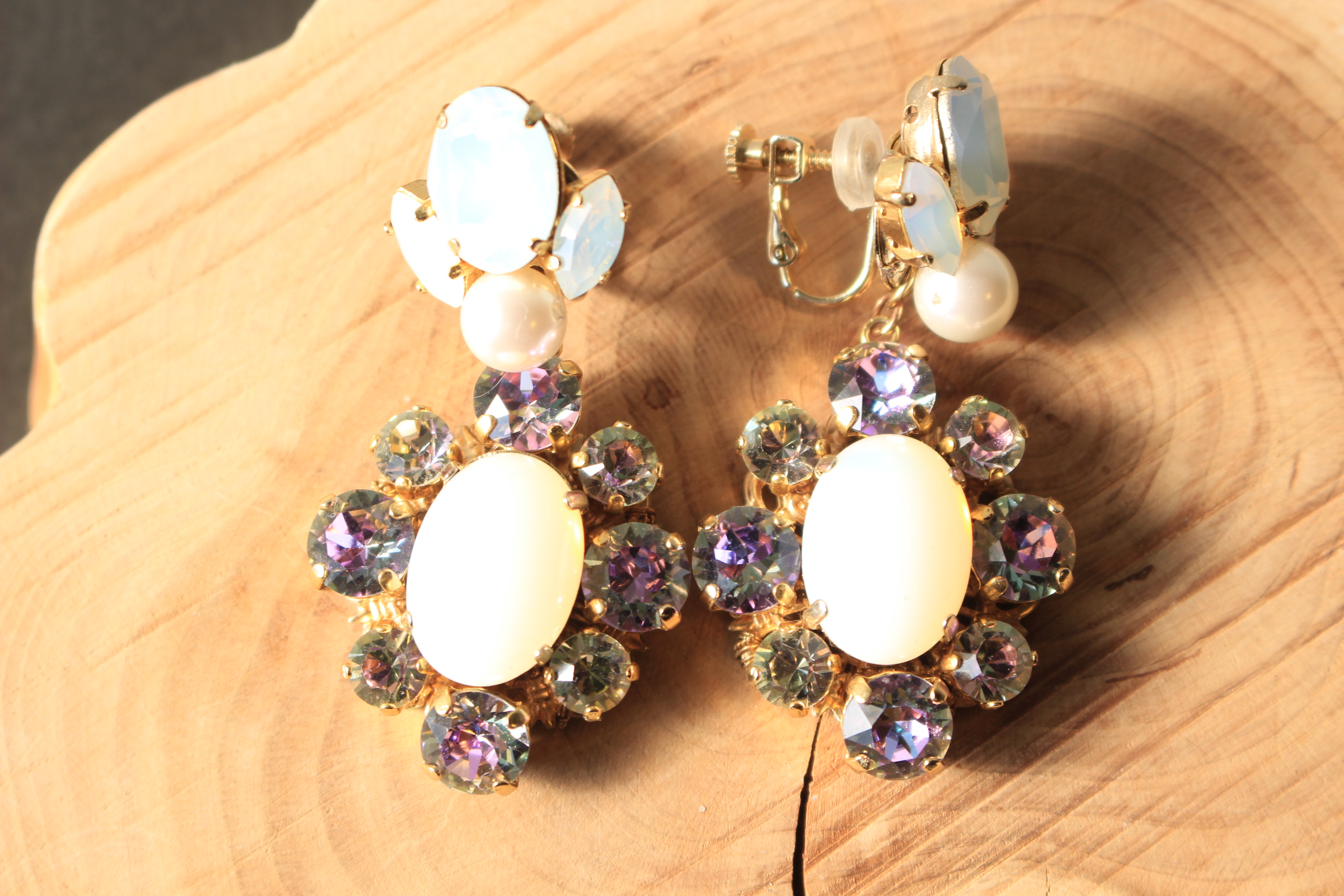 スワロフスキー チェコガラスカボション アールデコ ロココ調 イヤリング ピアス ヴィトレイルライト ホワイトオパール