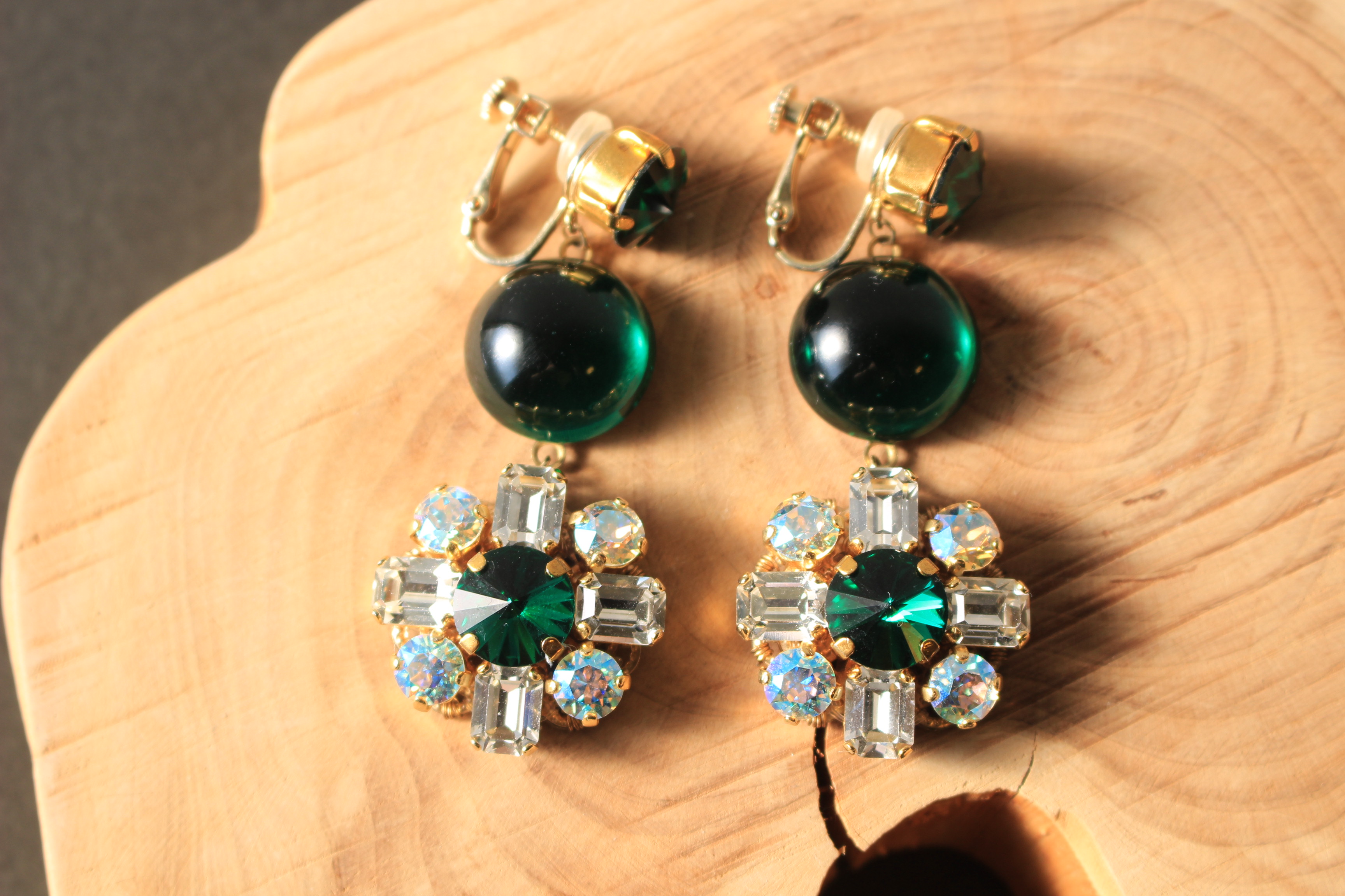 グリーン ヴィンテージスワロフスキー フラワーモチーフ キラキラ ピアス イヤリング