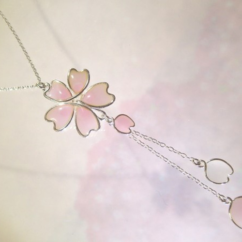 小さな花ネックレス（桜色） ネックレス・ペンダント Lab407