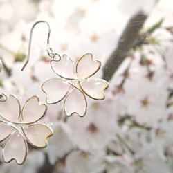 【まほ様オーダー分】受注製作　桜花　～白色～　ピアス 6枚目の画像