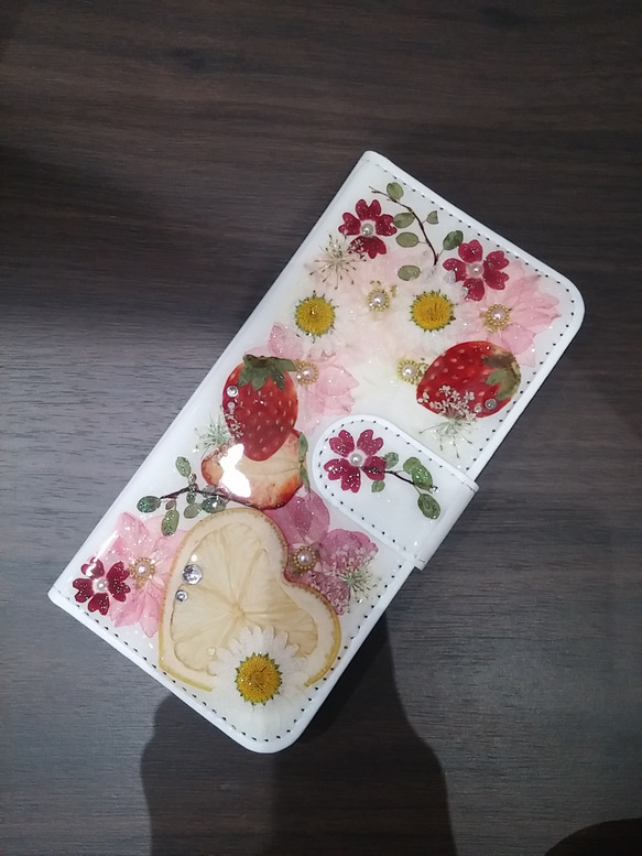 ☆[S29] 押し花 & 押しフルーツのスマホケース(手帳型)/ハートレモン☆ 3枚目の画像