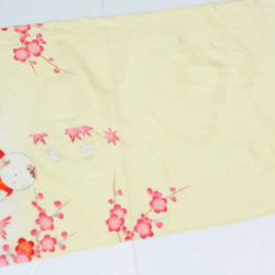 正絹　橙と黄色の地に花柄と童の柄はぎれ　120cm 和小物、つまみ細工などに② 3枚目の画像