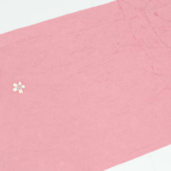正絹　ピンクの振袖の生地はぎれ　70cm　和小物、つまみ細工などに 2枚目の画像