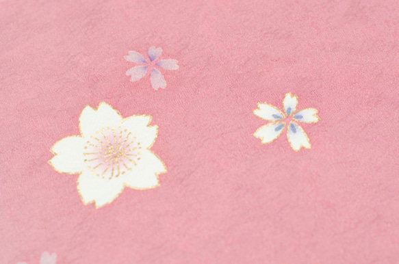 正絹　ピンクの振袖の生地はぎれ　70cm　和小物、つまみ細工などに 3枚目の画像