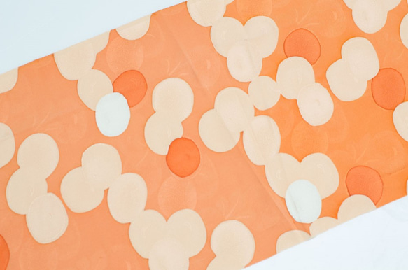 正絹　オレンジ色光琳菊柄はぎれ　26cm×1.2m　和小物、つまみ細工などに 2枚目の画像