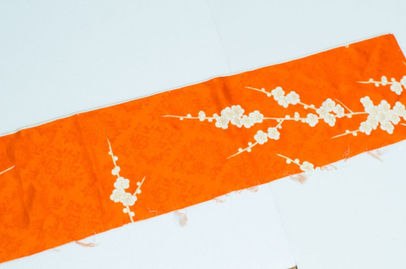 正絹　オレンジ扇面柄振袖はぎれ　半幅×1m　和小物、つまみ細工などに 3枚目の画像
