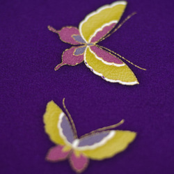 正絹　紫縮緬振袖はぎれ蝶柄　1.2m  和小物、つまみ細工などに 3枚目の画像