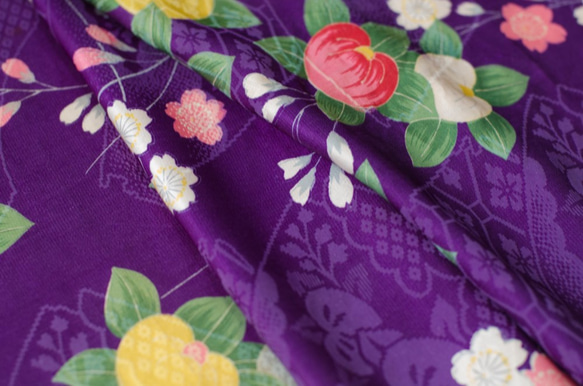 正絹　アンティークな紫の桜と橘柄はぎれ 80cm 和小物、つまみ細工などに 1枚目の画像