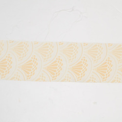 正絹　羽二重　アイボリー地に黄色青海波模様はぎれ　おまけつき　 和小物、つまみ細工などに 4枚目の画像