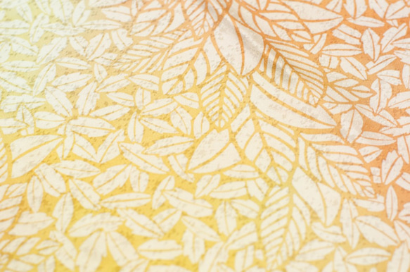 正絹　黄色のぼかしに葉模様のはぎれ　1m 和小物、つまみ細工などに 3枚目の画像
