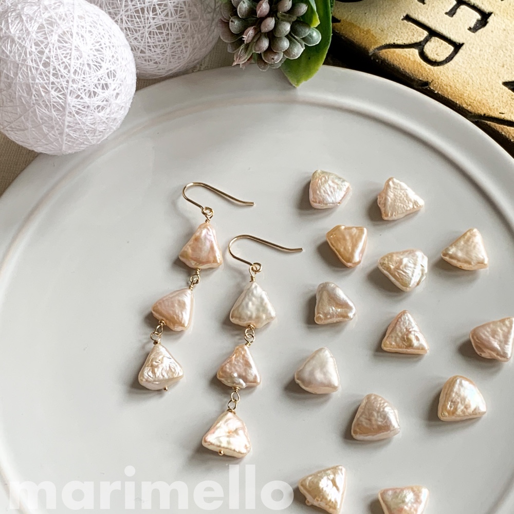 ❃fuwafuwaバロックパール14kgf ピアスBL723ゴールド22㍉ 14kgf*三角淡水バロックパールの3連ピアス／イヤリング ピアス